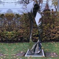 2.8M High Mirror Polished Stainless Steel Mobius Sculpture em Toronto, Canadá
