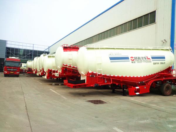 Powder Material Transport Tanker 3 Axles Cement Bulker With Volume 60CBM