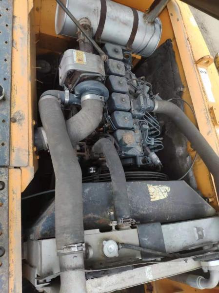 Low Hour HYUNDAI 215 Excavator 15 Tons 0.8m Bucket 120KW Engine Yellow Color 2600 Hours