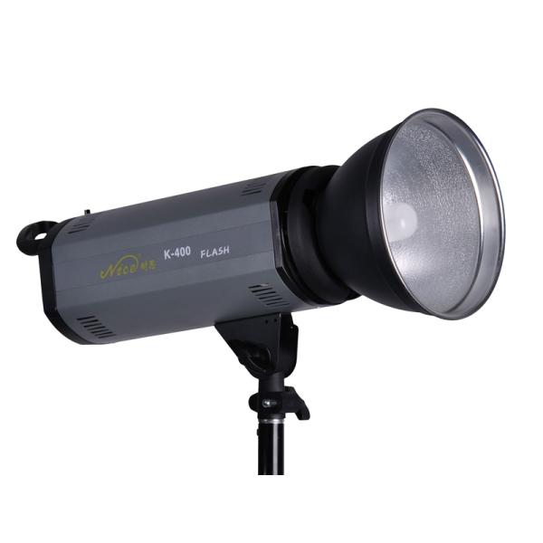 Вспышка повторно использует время 0,7 - студия экономики 2с освещая наборы