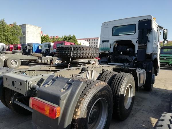 600L Tanker White Tractor Trailer Truck HW76 Cabin With 1 Sleepers HW19710 Gearbox