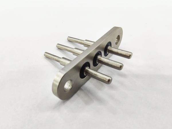 Electroless Nickel Plating Single Seal Terminals 30A 600V Temp Resistance Terminal Fixation Bolts