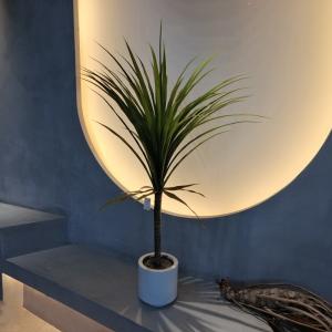 Гипоаллергенный реалистичный зеленый пластиковый фальшивый завод для внутреннего/внешнего использования