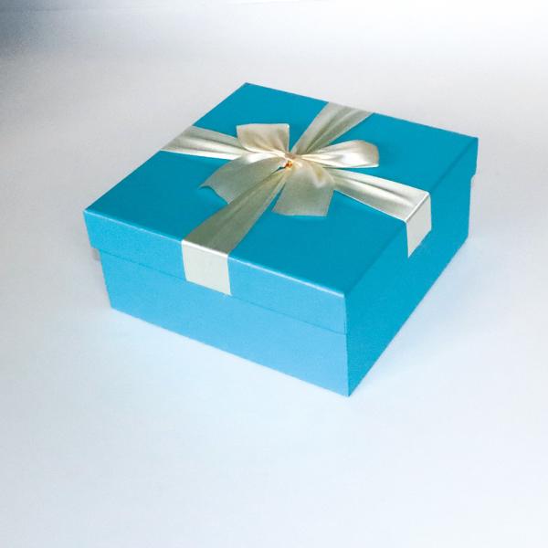 Boîte-cadeau de empaquetage de papier de logo fait sur commande de Zhonghao avec le ruban