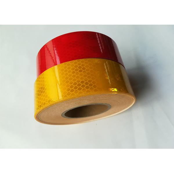 Лента желтого красного света белой ночи отражательная покрывает высокую видимость