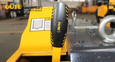 Автомат для резки 48T/MIN плоской Адвокатуры железного прута GUTE GQ40A 32*32MM