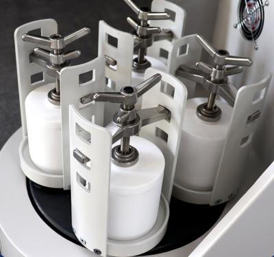 minerales duros o materiales frágiles triturados en partículas ultrafinas de tamaño uniforme por molino de bolas planetario