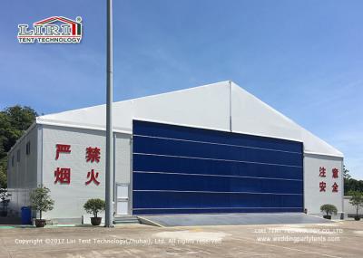 barraca exterior provisória do hangar do avião dos aviões de 30M com parede dura