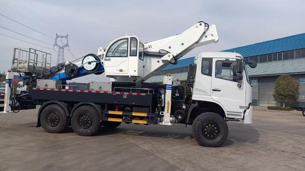 Off Road Telescopic Boom Lift Truck , Hydraulic High Altitude Vehicle Platform Truck
