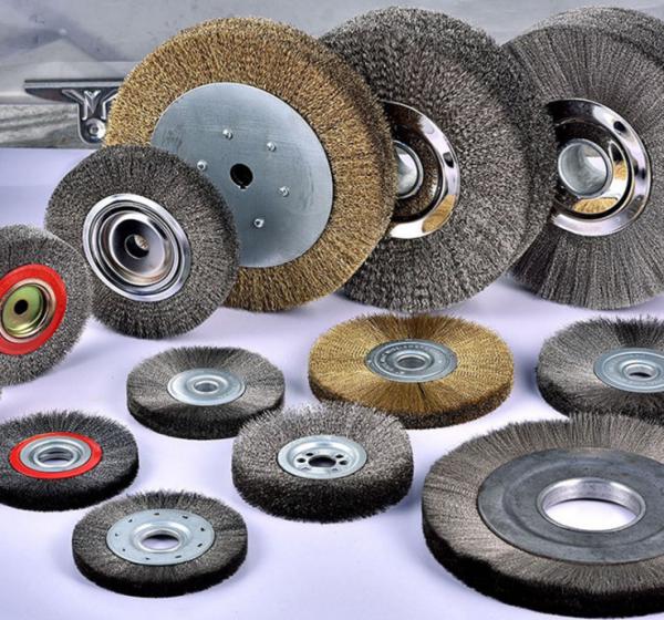 O plano galvanizado do fio da madeira compensada OD125 0.15mm deu forma à escova de fio frisada