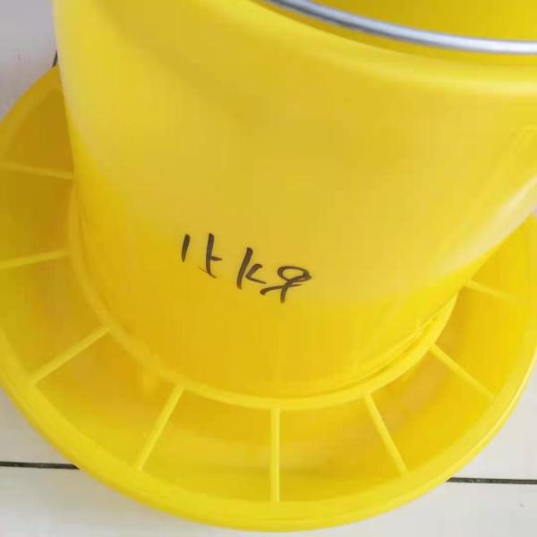 Plastic Bucket Feeding System PE Poultry Feeder Drinker
