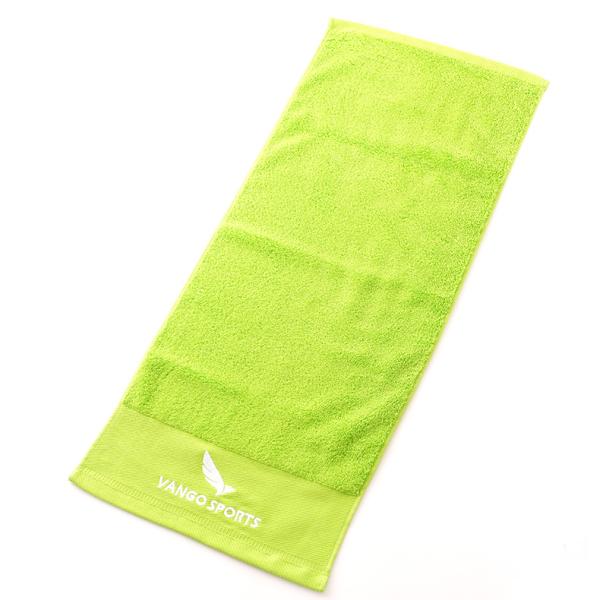 Toalha de algodão personalizada absorve água de forma eficiente e não deixa linto atrás