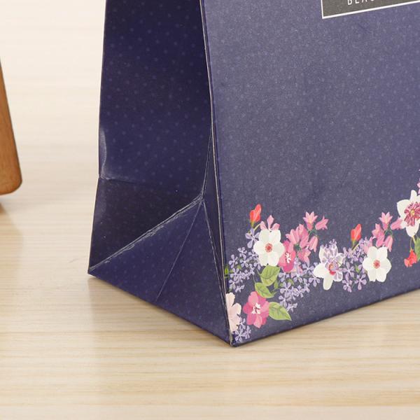 Spot Uv / Hot Stamping Retail Paper Shopping Bags Candy Sweet Gift Bag For Kids