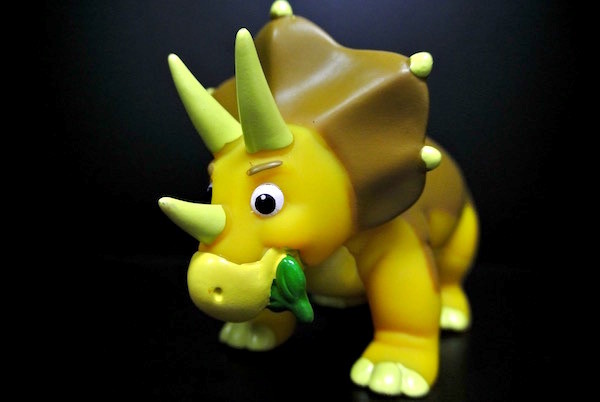 6 Inch Yellow Dinosaur Collectible Vinyl Toys 80 - 90 Degree For Kids Play