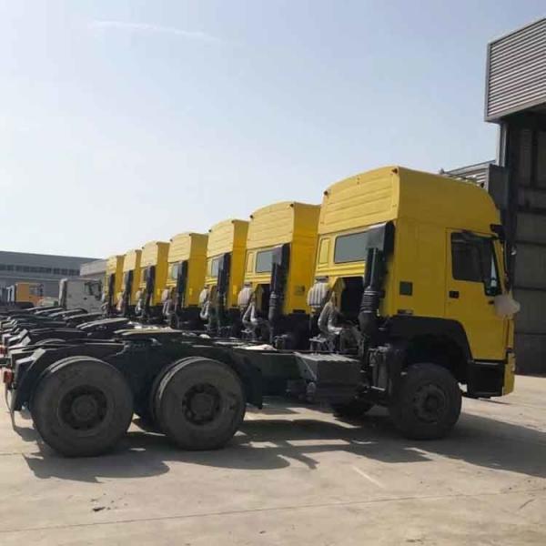 Directly Sell Second Hand Sinotruk Howo Tractor Trucks with Touch Screen and ESC System