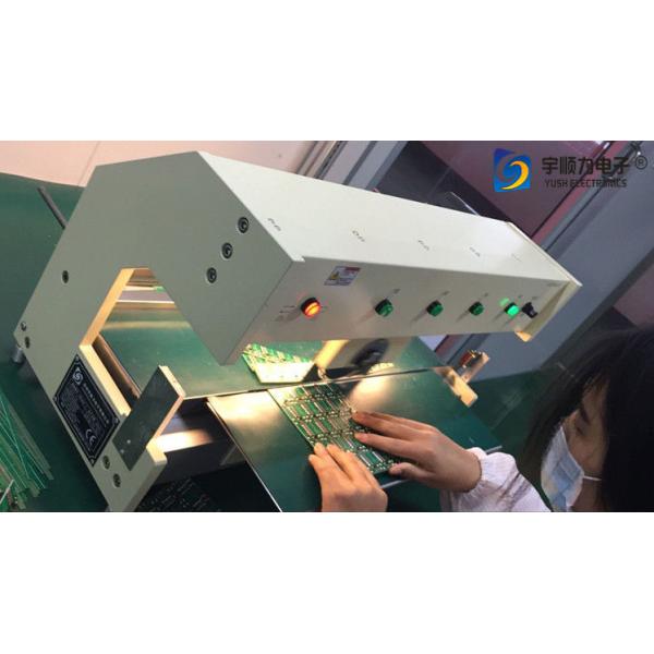 Máquina impresa del PWB Depaneling de la placa de circuito con velocidad móvil de la cuchilla ajustable