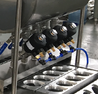 8 линий прибор завода машины запечатывания автоматической стирки чашки заполняя герметизируя упаковывая