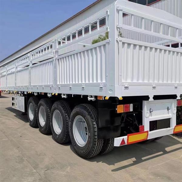 3/4 Axle 60/80 Ton 12R20 Tire Livestock Cargo Fence Semi-Trailer Animal Transport Trailer