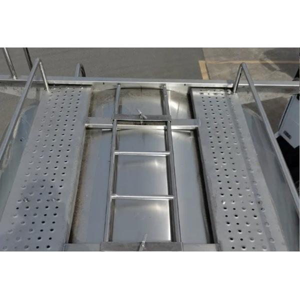 Cheapest  4*2  5000 Liters Milk Tanker Truck With Stainless Steel Material