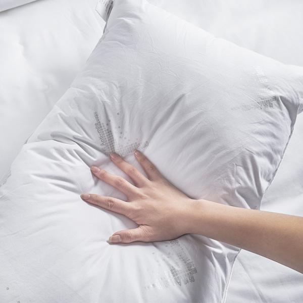 Cotton Hotel Quality Pillows , Anti - Mite Fabric Neck Body Pillow Custom Filling