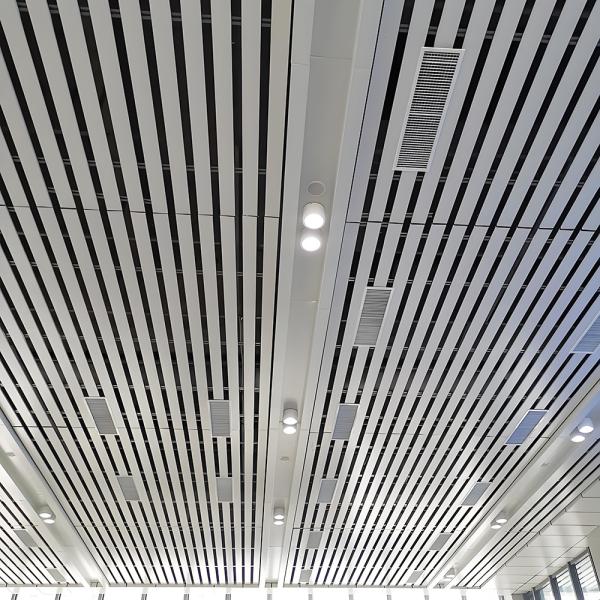 Modern Design Customized Aluminum Suspended Metal Strip Slat False Ceiling For Hallway Interior Decoration