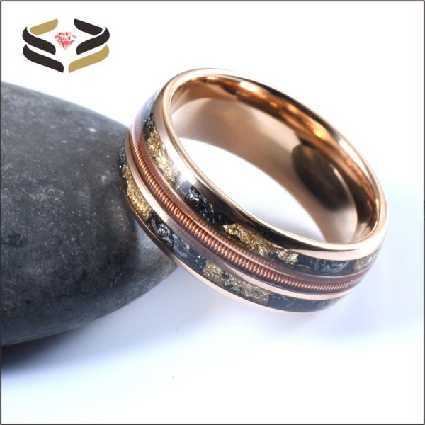 Anillo de la banda de boda de tungsteno para hombres 8mm Oro rosa con tripla guitarra de cuerdas de canal Meteorito de oro incrustación de papel