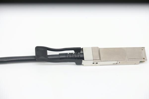 Seamless 40 Gbps Data Transfer Rate 100G QSFP28 to QSFP28 1M DAC Cable for Data Transmission