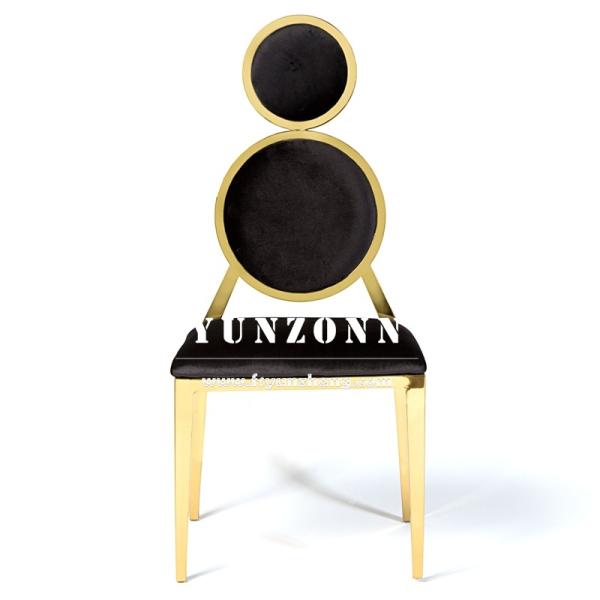 Elegancias sillas de banquete tapizadas de terciopelo con detalles dorados