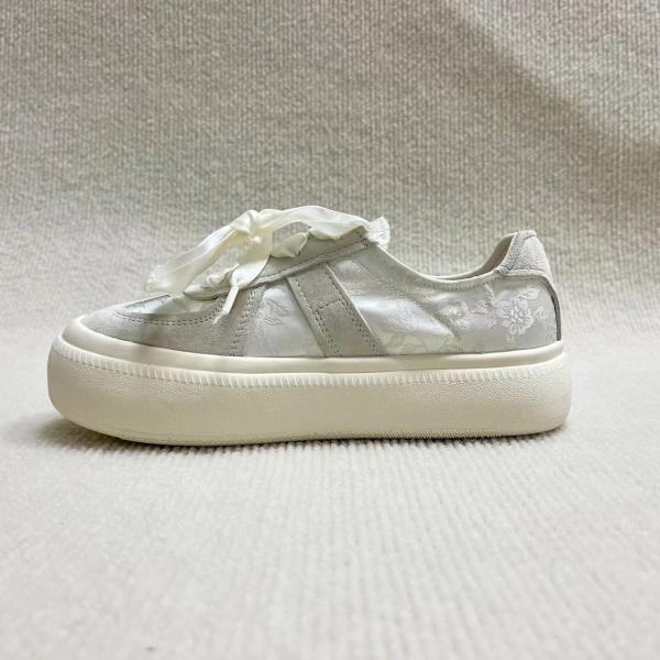 Women white classic and comfort sneaker with silk lace daily use