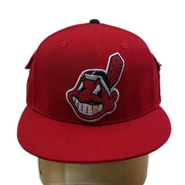 Seis gorras de béisbol de lana con bolsillos de cremallera personalizados en el lado