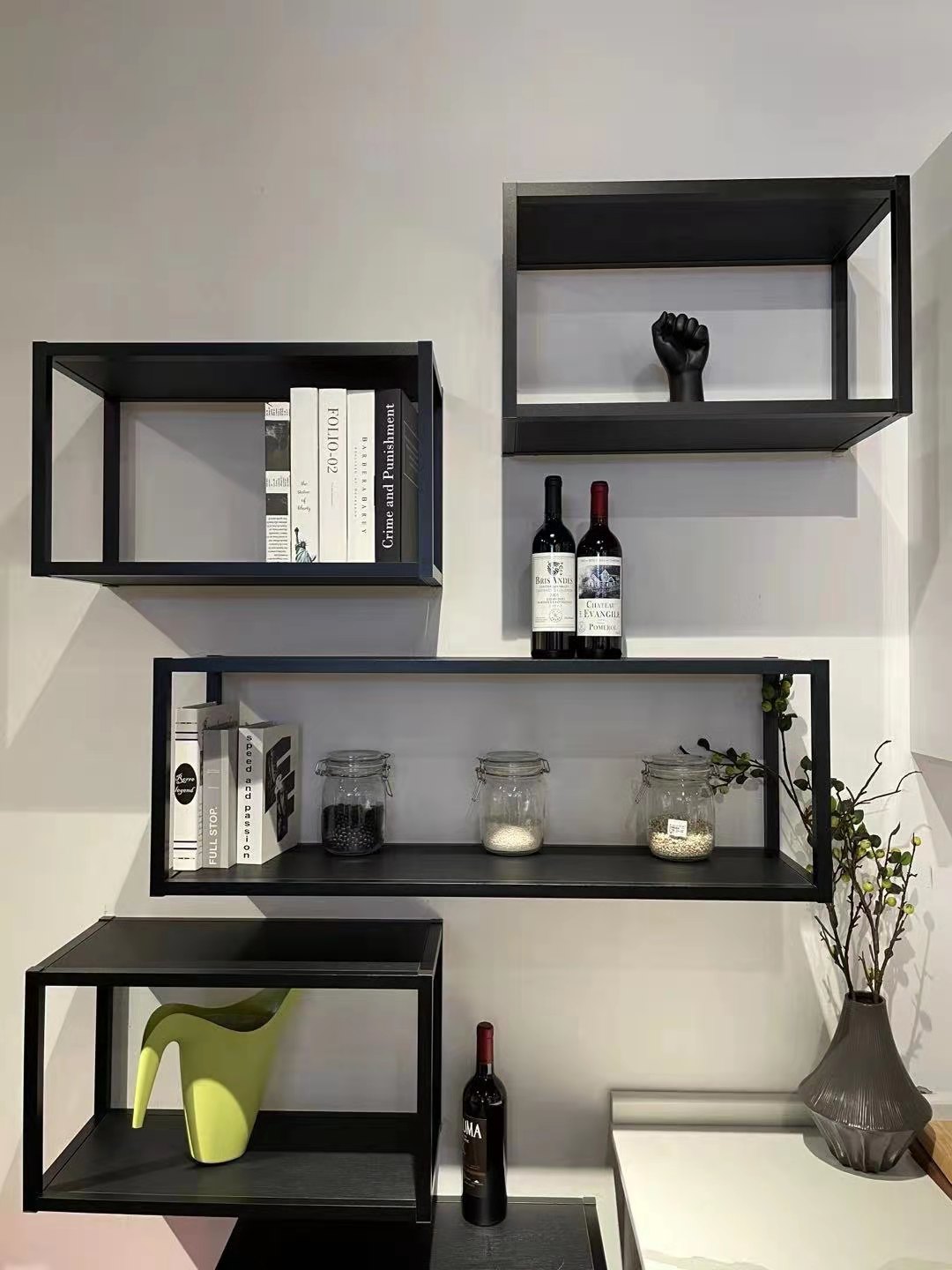 New Design Metal Wall Mounted Shelf Aluminum Frame CD Shelf for Decorative