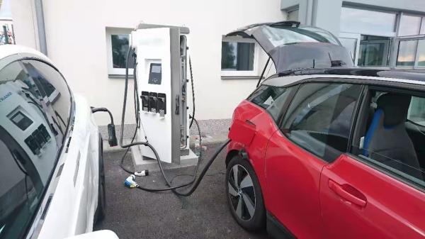 Ccs Chademo Electric Car Dc Charger 3gun IP54 60kw 120kw 150kw With Ce
