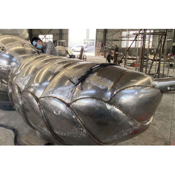 Скульптура пчелы из нержавеющей стали с высокозеркальной полированной отделкой