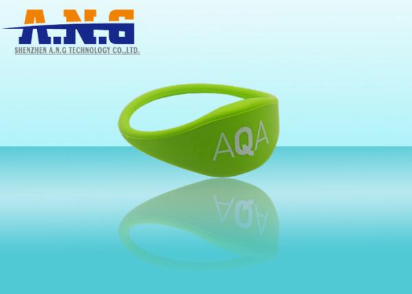 Blue Nfc Silicone Rfid Wristbands For The Beach / Pools / Waterparks