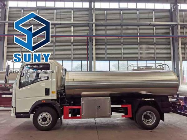 5000 L HOWO Smaller Stainless Steel Water Tanker Truck 4x2 Milk Tanker Transport Vehicle