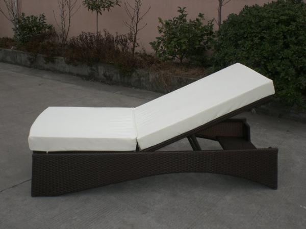 UV Resistant Waterproof Rattan Sun Lounger For Poolside / Lawn