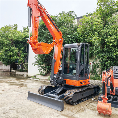 Une mini-excavatrice Hitachi ZX50U d'occasion 2021 avec 29,8 kW de puissance et de faibles heures de travail
