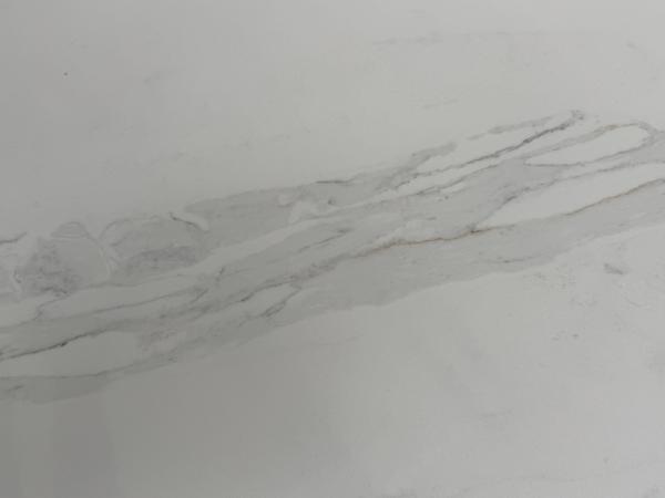 OLK7063 New Style Calacatta With Natural Grain Pattern Book Match Quartz Surface