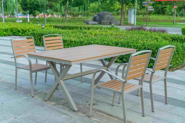 Mesa e cadeiras de madeira poliesférica de plástico