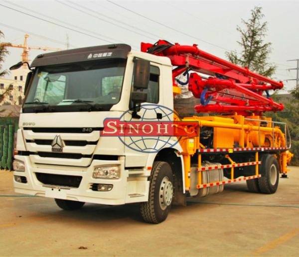 Mobile Concrete Transport Truck 4x2 Concrete Boom Pump Truck 32 / 35m Boom Height