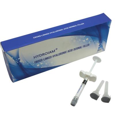A cruz das nádegas ligou a seringa preenchida 10ml do enchimento do Ha para a cirurgia plástica