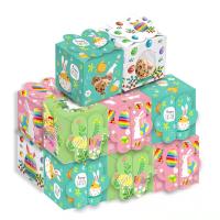 Boîte à œufs de Pâques dessinée à la main, paniers de chocolat en carton.