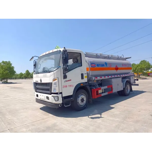 Sinotruk HOWO 5cbm Heavy Duty Fuel Tank Truck for Sale