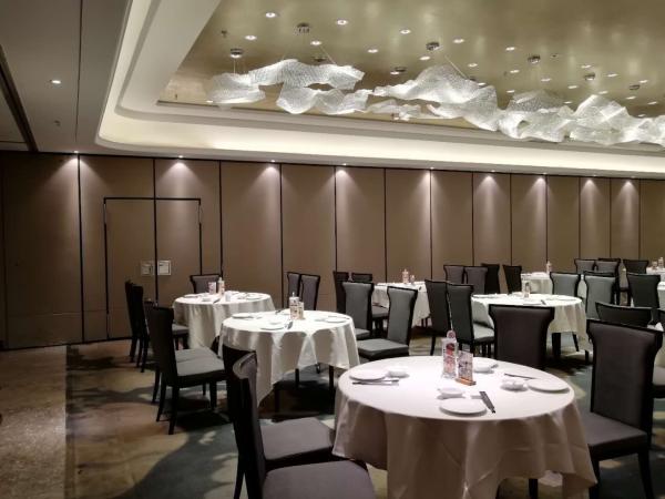 Restaurante que dobra separações sadias da prova com deslizamento das rodas de trilha/quadro de alumínio
