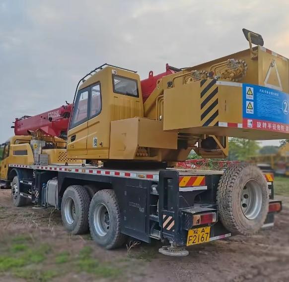 STC250C4 Máquina de elevação móvel usada de 25 toneladas 43,5m com motor WEICHAI