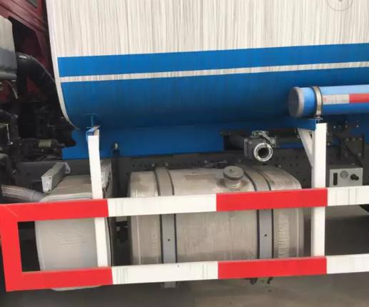 371HP Q235A Steel Water Sprinkler Truck 10 000 Gallon 6x4