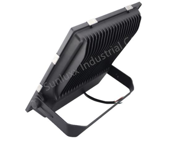 130LM/W 150W Slim LED Flood Light HLG Meanwell Driver Type For Football Court Lighting
