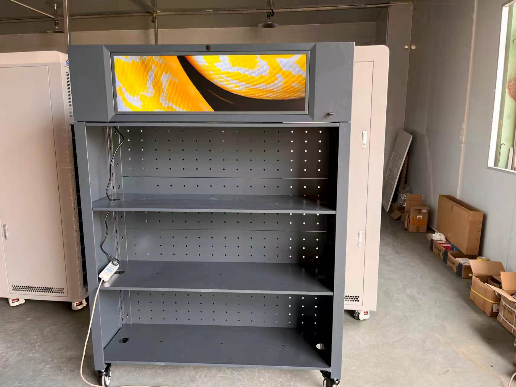 37 Inch Stretched Bar Shape LCD Android Display Metal Cabinet  Exhibition for Advertising