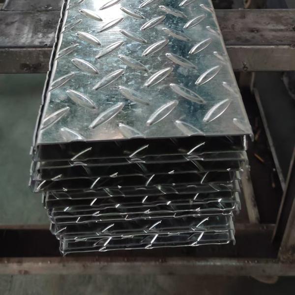 Tray de cable profesional montado en la pared de 3 m con un grosor de acero de 0,8 a 3,0 mm