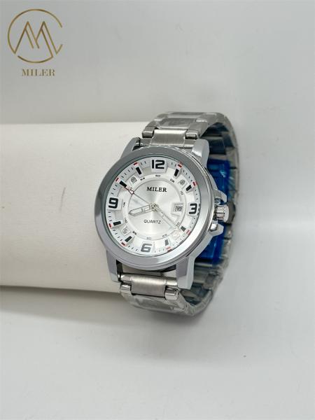 Montre en acier inoxydable en forme de boîtier rond avec ceinture métallique Résistance à l'eau 30 mètres